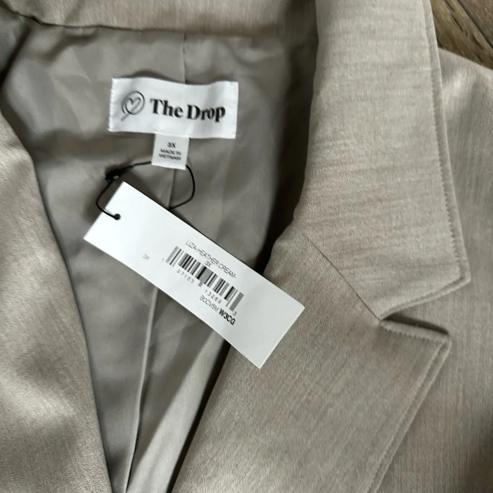 The Drop by Amazon Women's Beige Double-Breasted Blazer - Picture 3 of 11